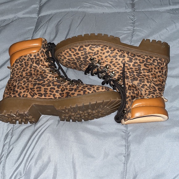 Ann Taylor leopard print combat boots! Super Cute! - Picture 6 of 8